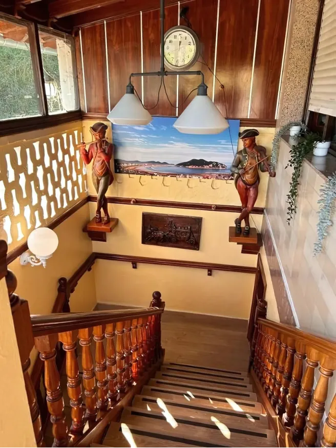 HOSTAL