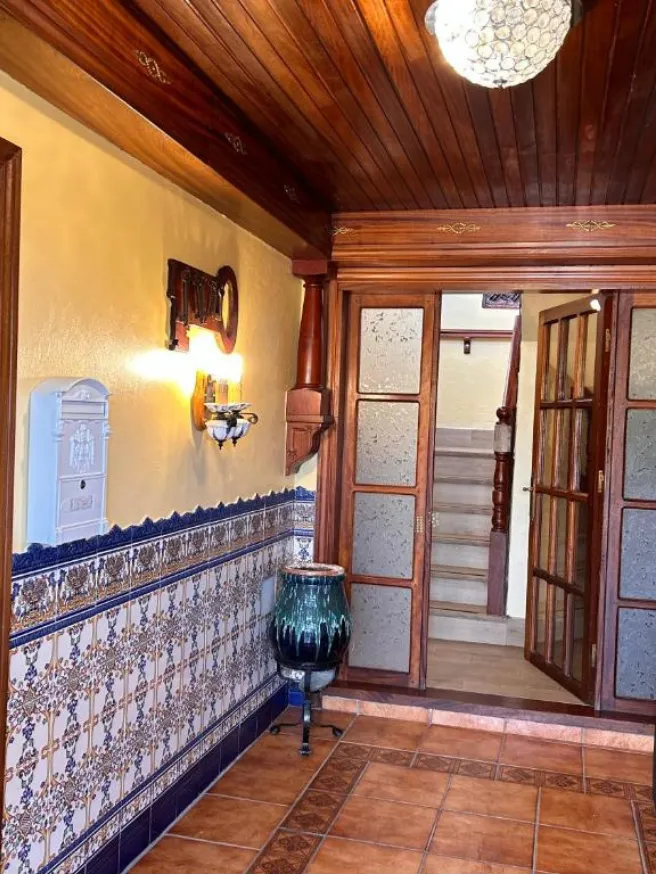 HOSTAL